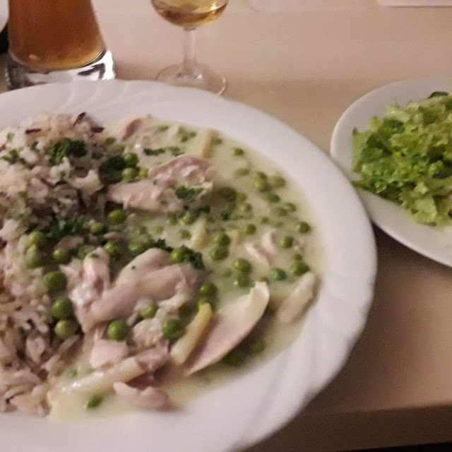 Hühnerfrikassee Mit Salat