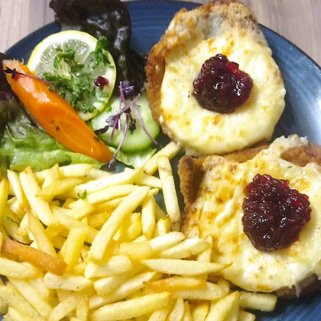Schnitzel Hawaii