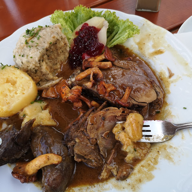 Wildschweinbraten Mit Zweierlei Knödel Und Blaukraut
