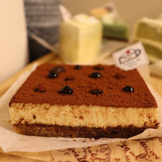 Tiramisu Cake