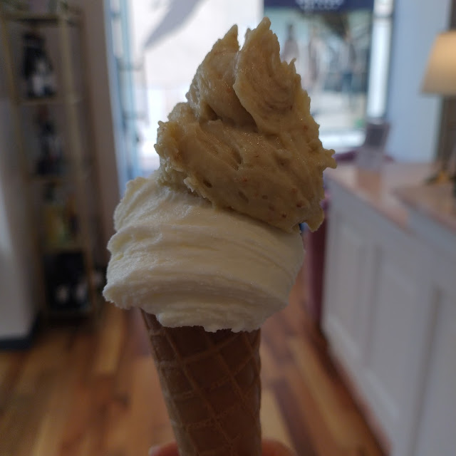Gelato Gusto Yogurt Bianco E Fichi Puro Latte