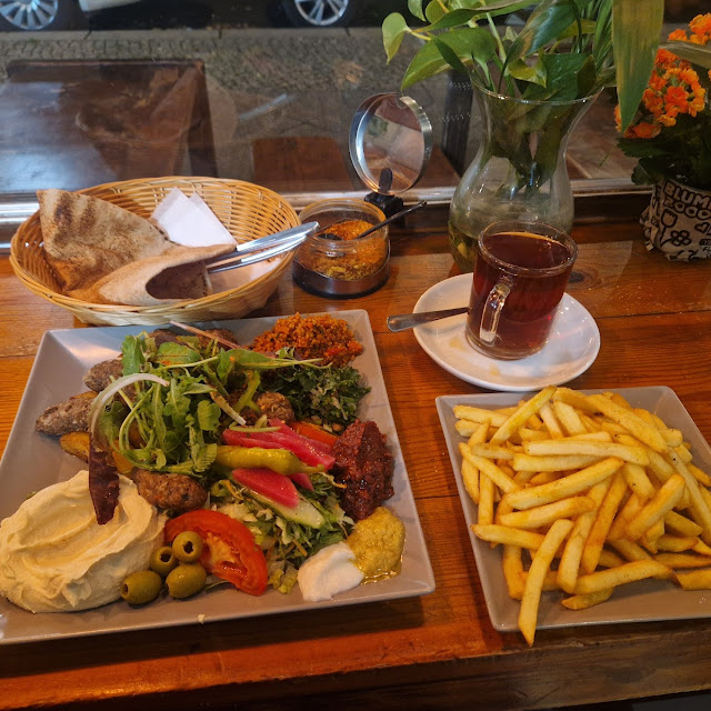 Kuftateller Mit Pommes