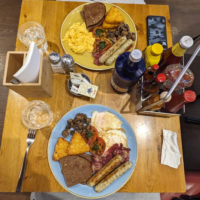 Giraffe Big Bunch Breakfast