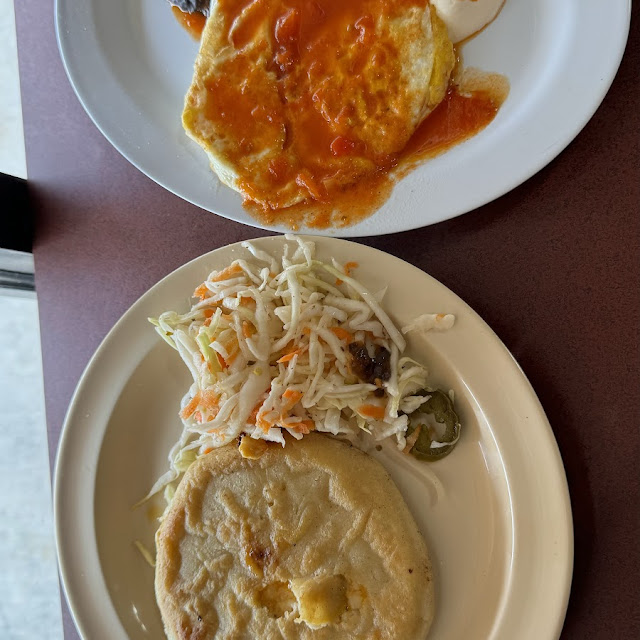 Huevos Rancheros Y Pupusas