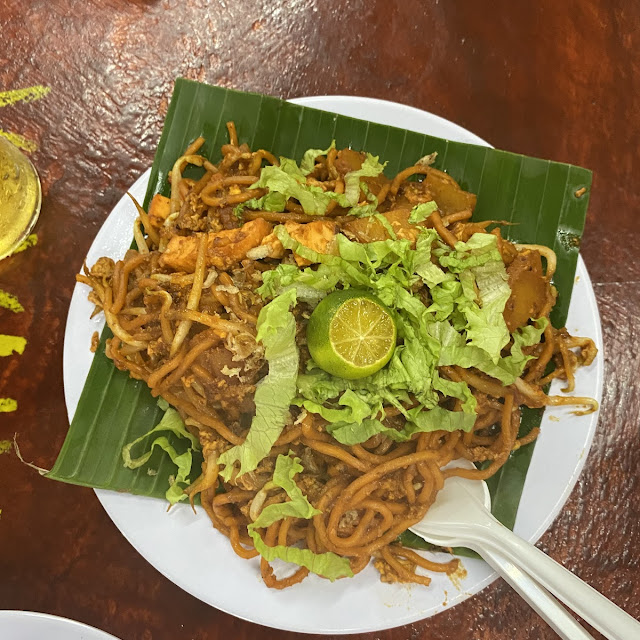 Mee Goreng & Pasembur