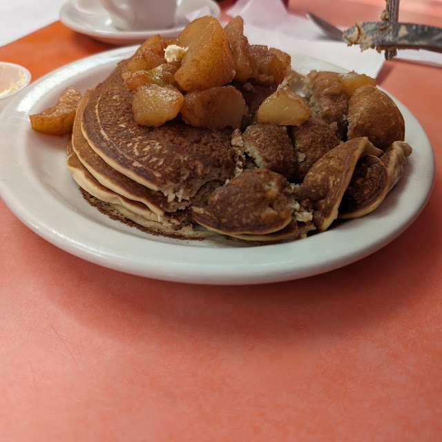 Pancake with Cinnamon and Apples