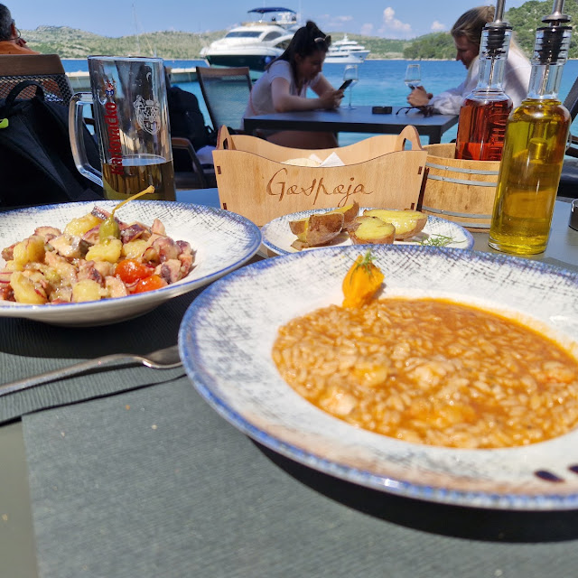 Salade Poulpe Risotto Crevette