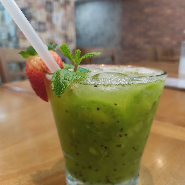 Caipirinha de Kiwi Com Hortelã
