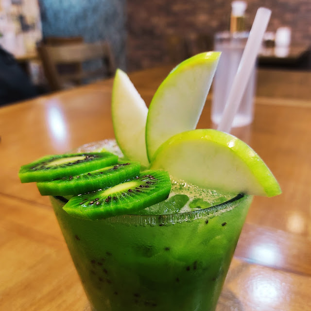 Caipirinha Especial de Kiwi Com Maçã Verde