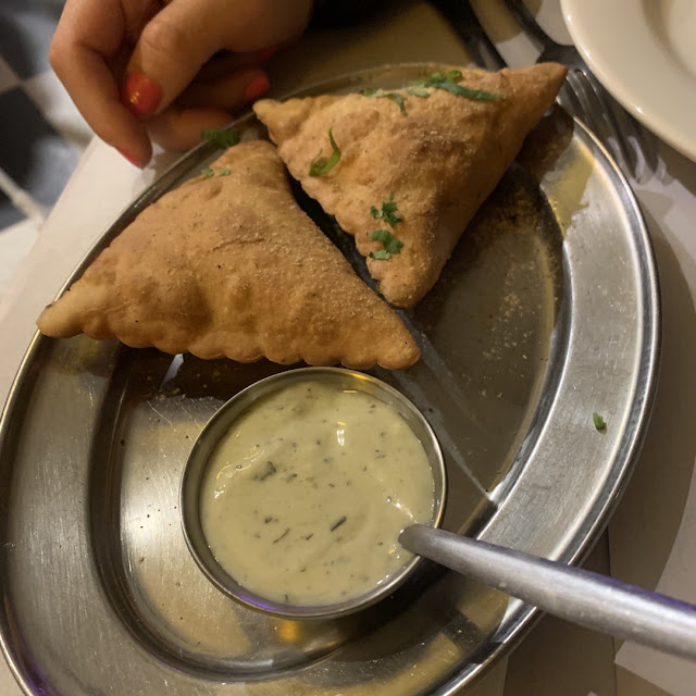 Vegetable Samosas Contains Gluten 2 pcs