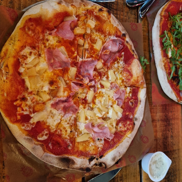 Hawaiian Pizza