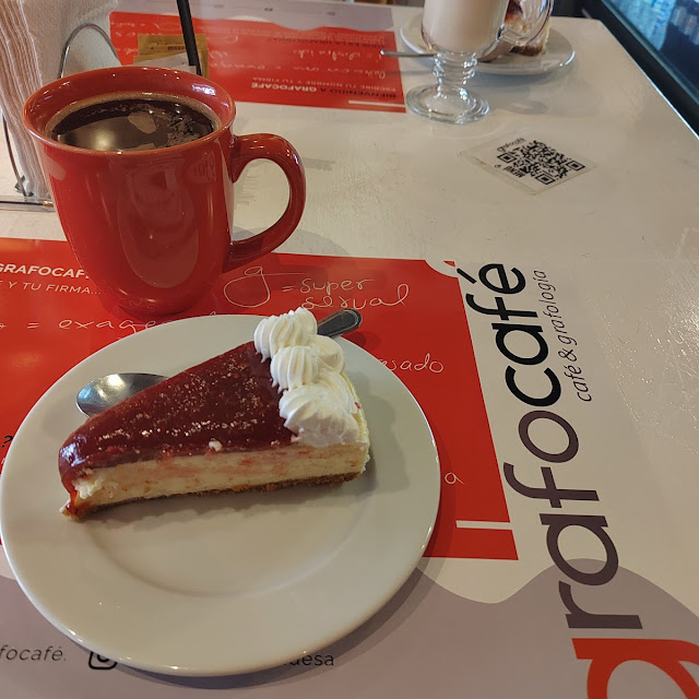 Café Americano Y Pay Queso Con Zarzamora