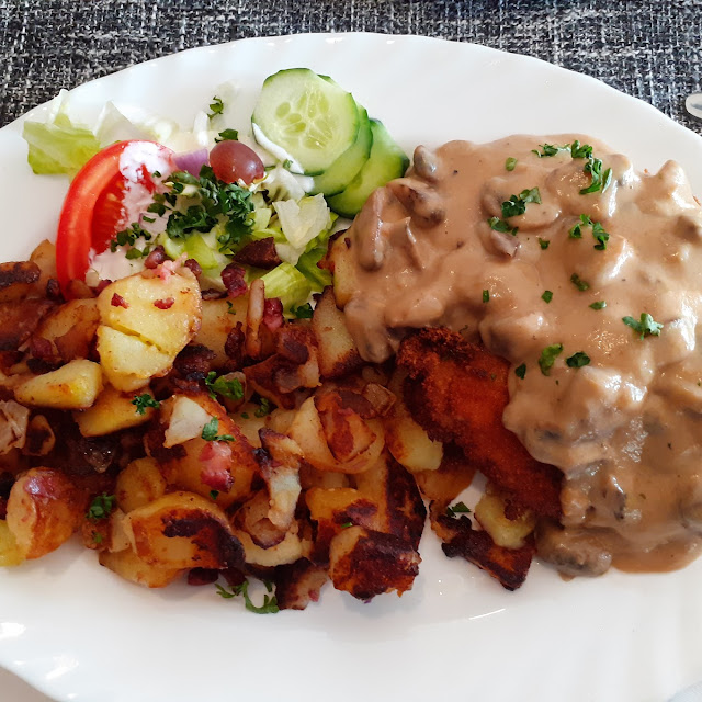 Jägerschnitzel Mit Bratkartoffeln