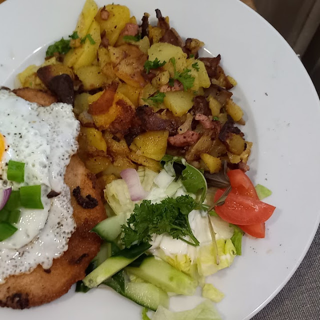 Hamburger Schnitzel Mit Bratkartoffeln