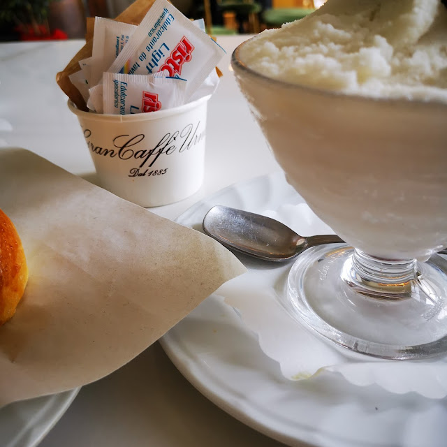 Granite Mandorla E Cioccolato Con Brioche