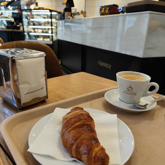 Croissant Y Cafe