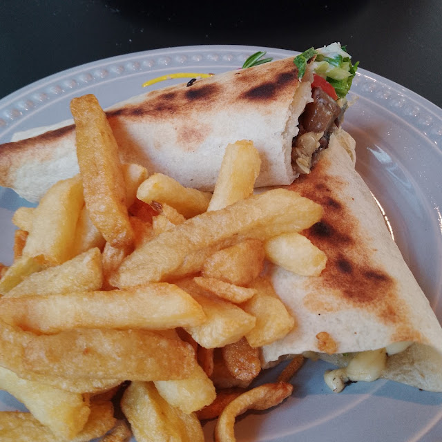 Wrap de Verduras Con Papas Fritas