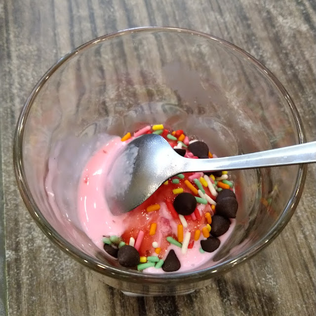 Es Krim Stroberi