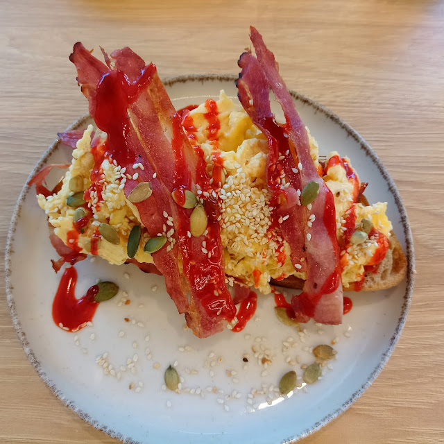 Huevos Revueltos Con Salsa Picante
