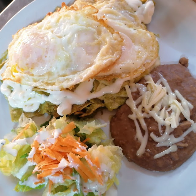 Chilaquiles Verdes Montados