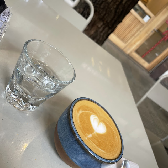 Flat White Con Chipa