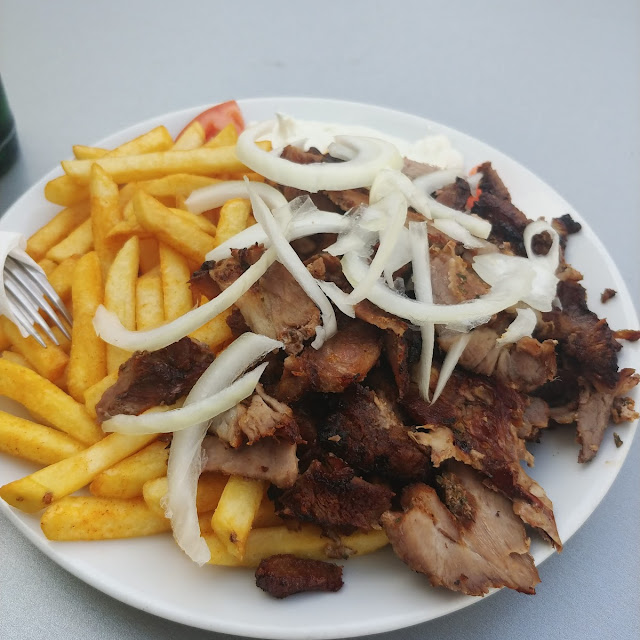 Gyros Teller Mit Tzatziki Bester Gyros In Town