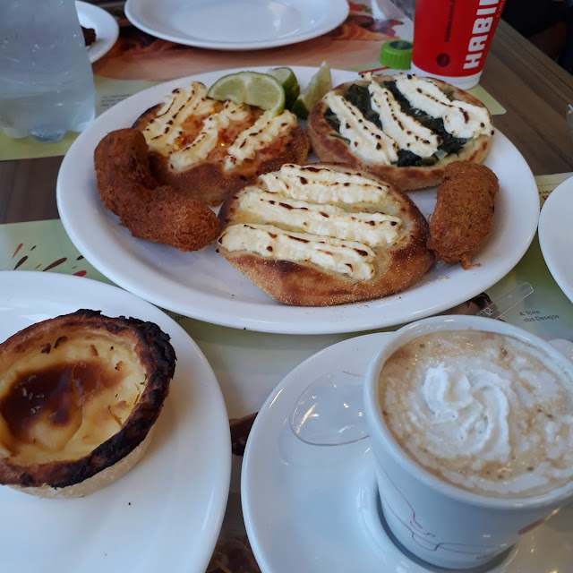 Esfirra Quibe Recheado Bolinho de Bacalhau Café Pastel de Belém