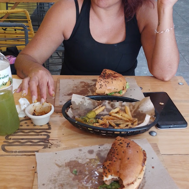 Hamburguesa de Res Queso Amarillo O Mozzarella