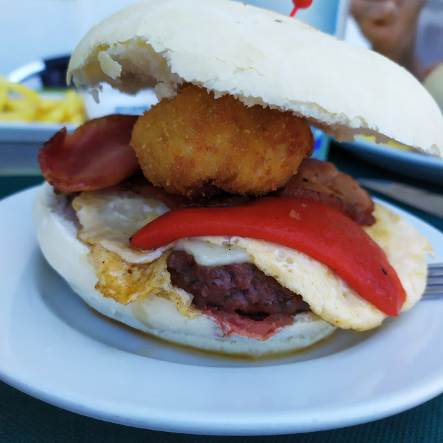 La Mega Burger