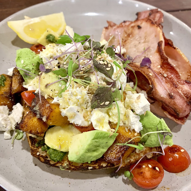 Smashed Avo & Danish Fetta