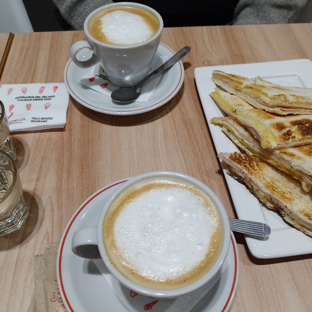 Café Con Leche Y Tostado