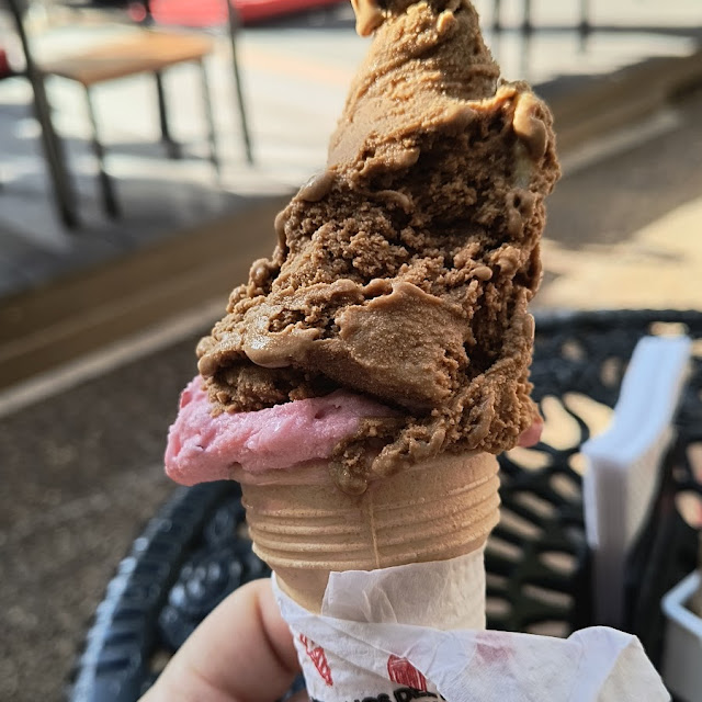 Helado de Frutilla A la Crema Y Dulce de Leche Venecia