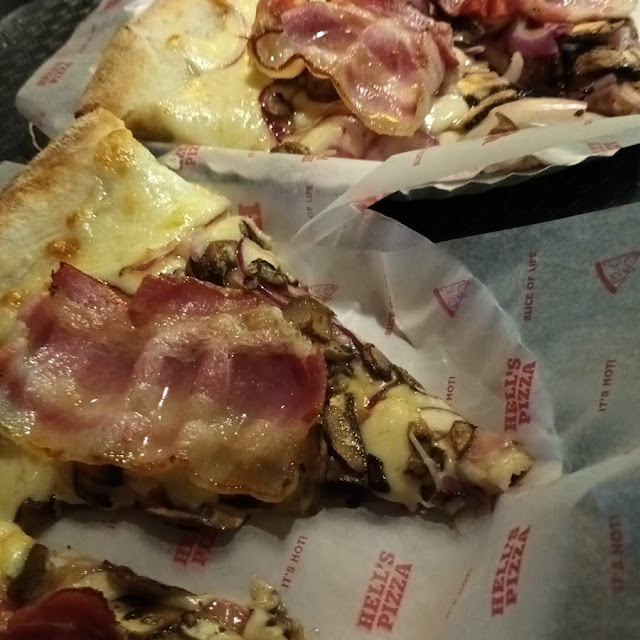 Pizza de Panceta Cebollas Caramelizadas Y Hongos Un 10