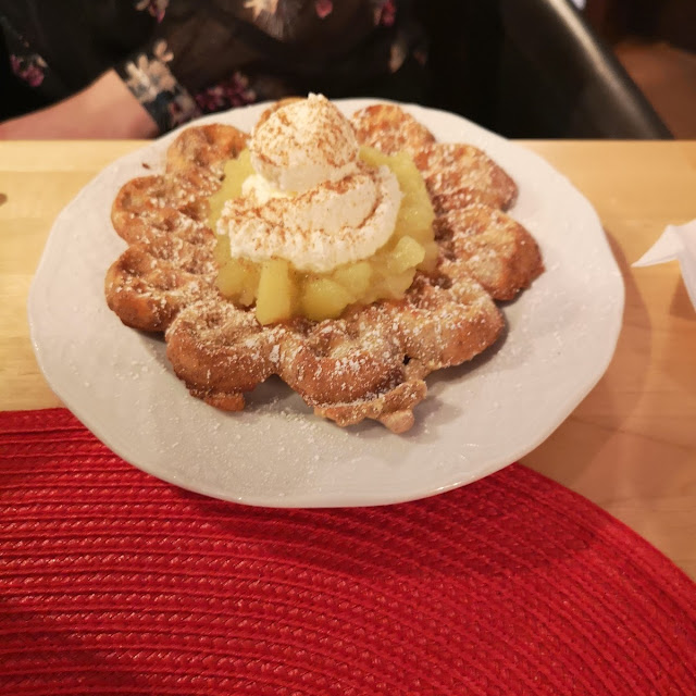 Apfel Zimt Waffel Mit Sahne