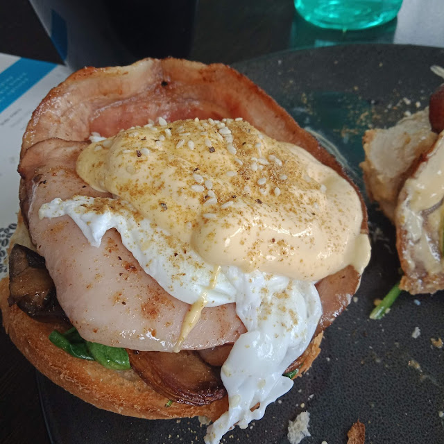 Bacon Spinach and Mushroom Eggs Benny
