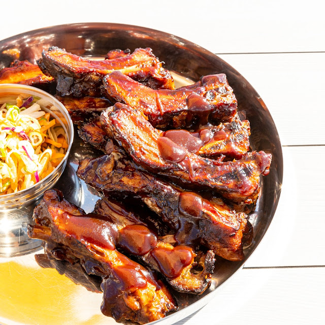 Saucy BBQ Ribs w Slaw