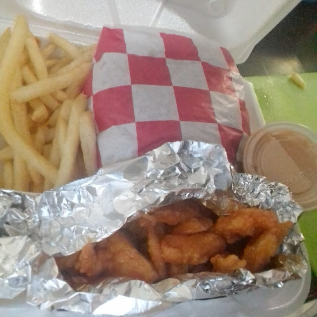 Hamburguesa de Res Clásica Con Papas Boneless
