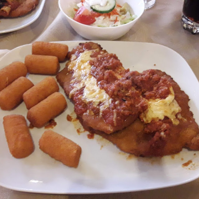 Schnitzel Mit Parmigiana