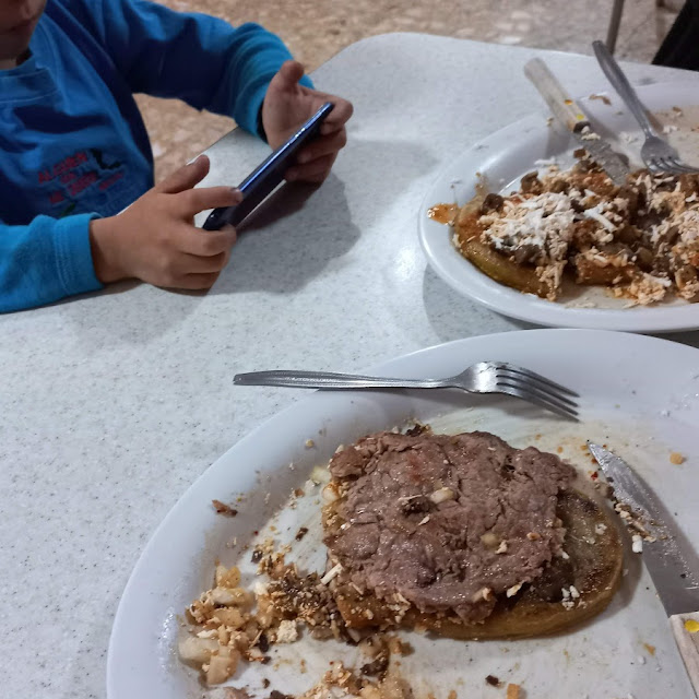 Huarache Con Costilla de Res Especial