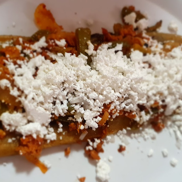 Huaraches de Chorizo
