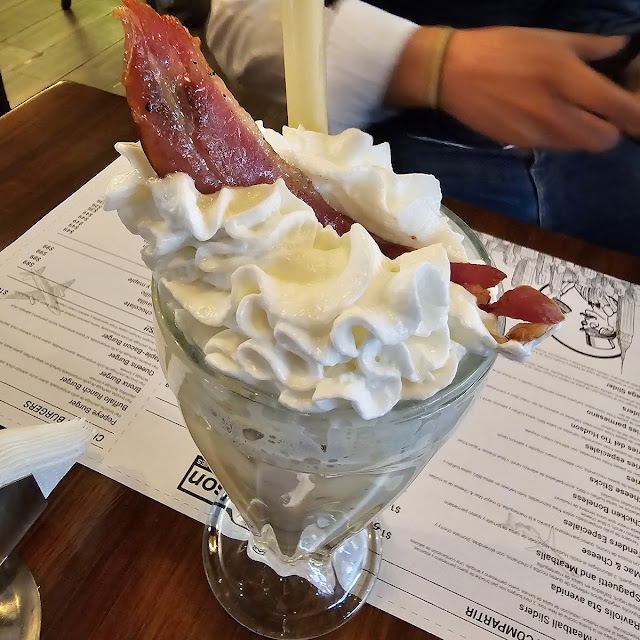 Malteada de Tocino Y Maple 99