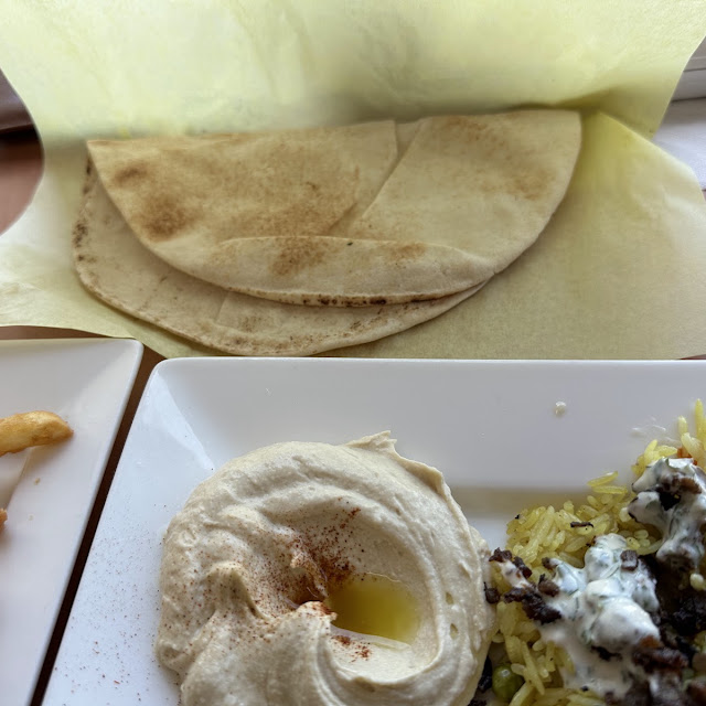 Large Hummus with 2 Pita