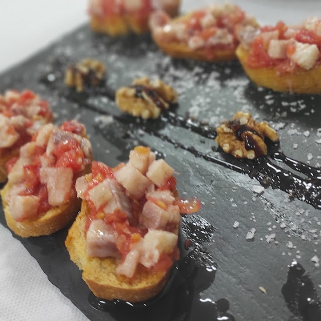 Tostada Con Tomate Y Anguila