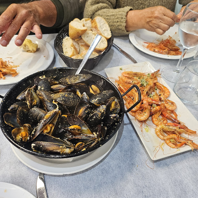 Mejillones Al Vapor Y Gamba Roja