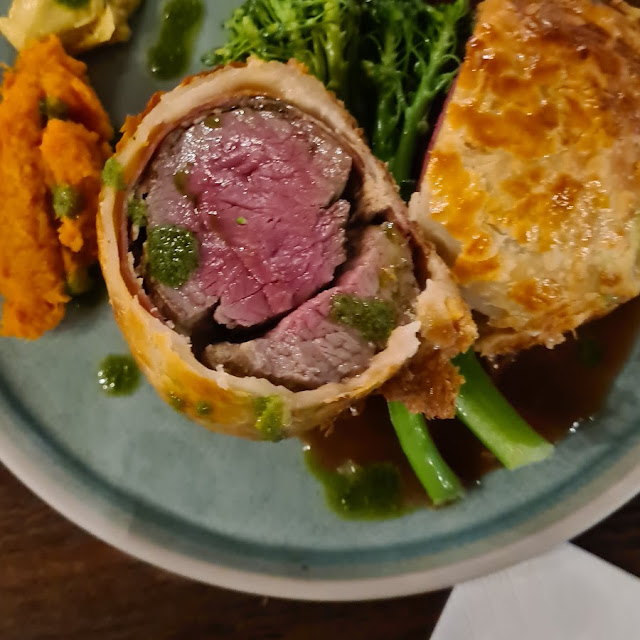 Lamb Shank Pie with Mash Potato & Red Wine Gravy