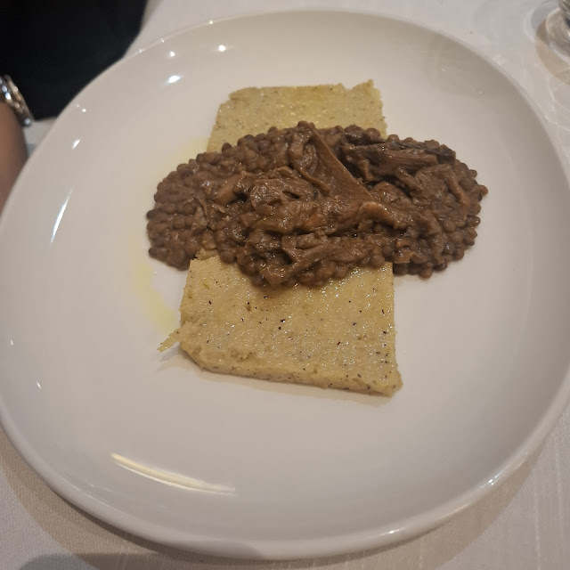 Lenticchie Di Montagna E Funghi Porcini Su Polenta Alla Piastra