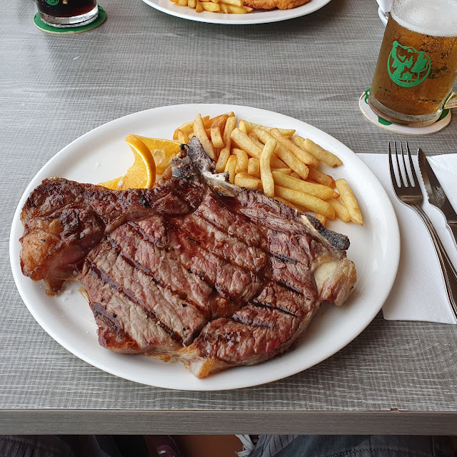 T-Bone Steak Mit Pommes