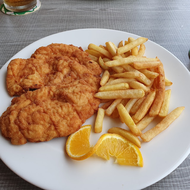 Schnitzel Wiener Art Mit Pommes