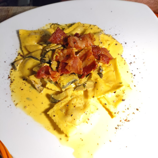 Ravioli Con Guanciale E Zafferano