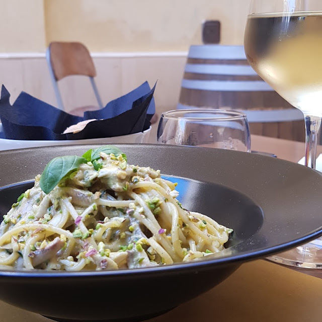 Spaghetti Con Alice Fresche E Pesto Di Pistacchio